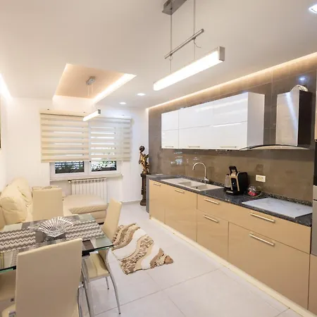 Apartment Kler-Elegant Stay Ali Demi Tirana Exterior photo