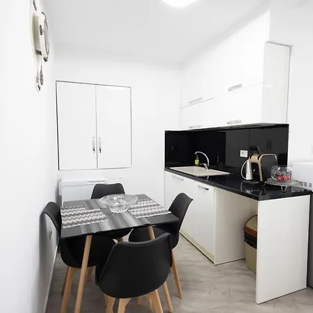 Apartment Kler-Elegant Stay Ali Demi Tirana Exterior photo