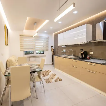 Apartment Kler-Elegant Stay Ali Demi Tirana Exterior photo